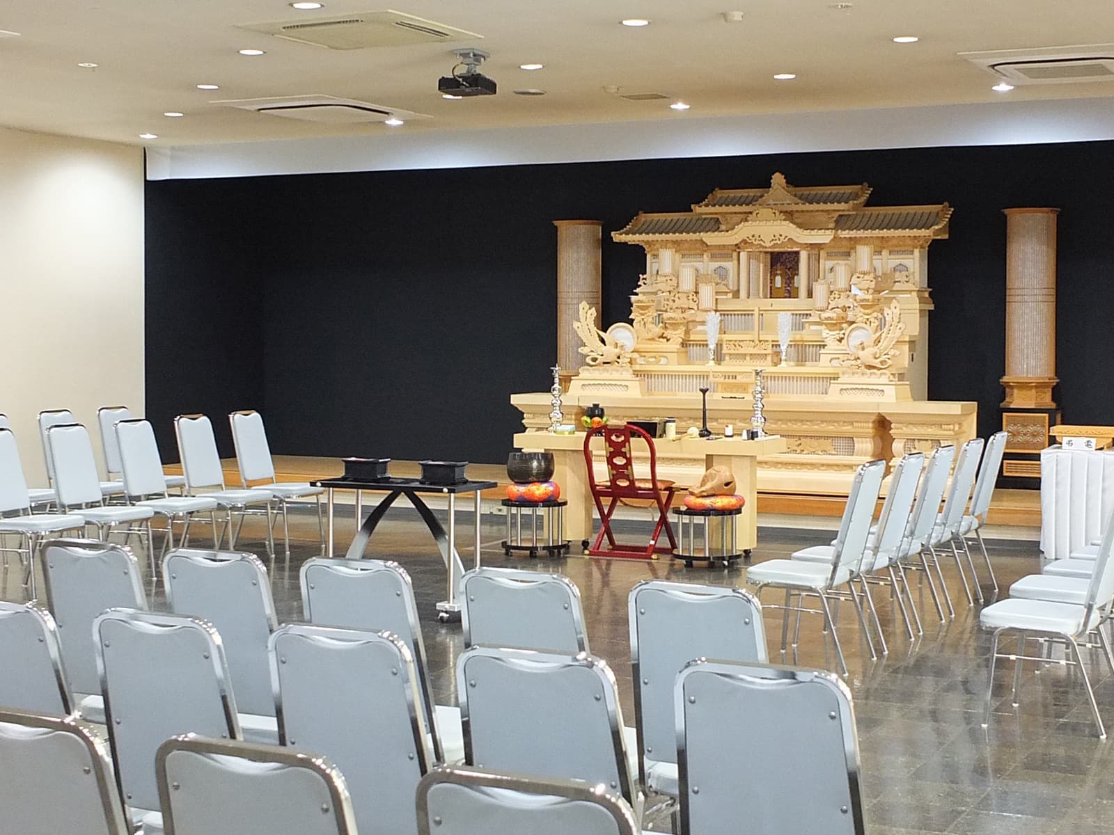 hall_takashi2.jpg